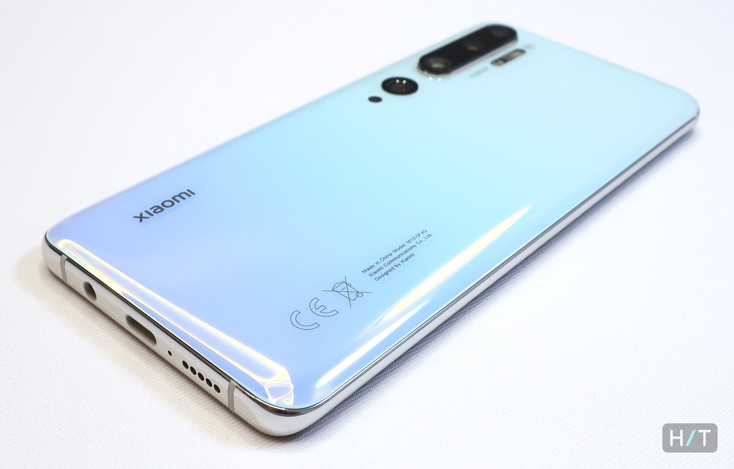 外観】実は水色。グレイシャーホワイトの「日本版Xiaomi Mi Note 10 ...